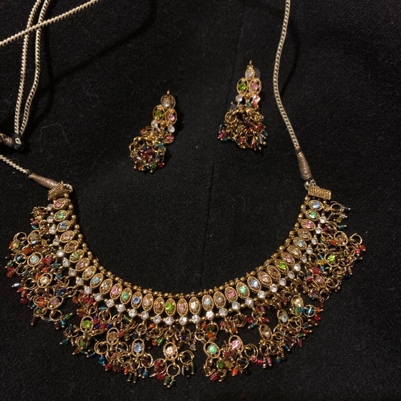 Stunning set of gemstones necklace and earrings. - Picture 3 of 8